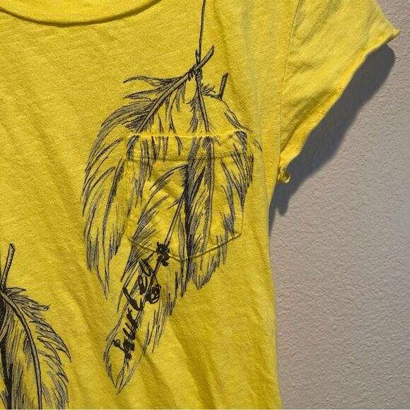 Vintage Hurley T-shirt size small pocket round hem feathers yellow - Picture 2 of 6